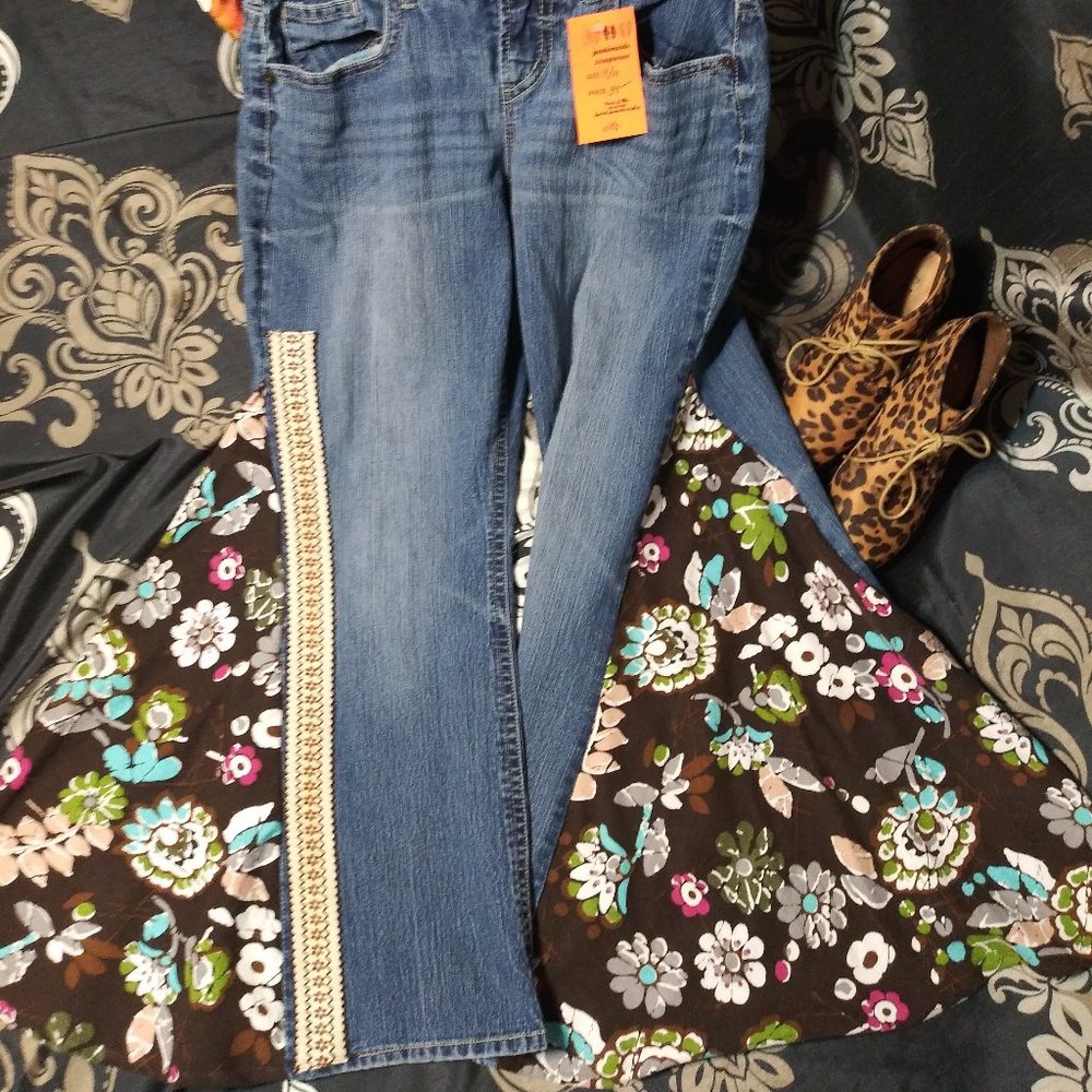686 jeaniemade Size 9/10 Maurices Bell-Bottoms